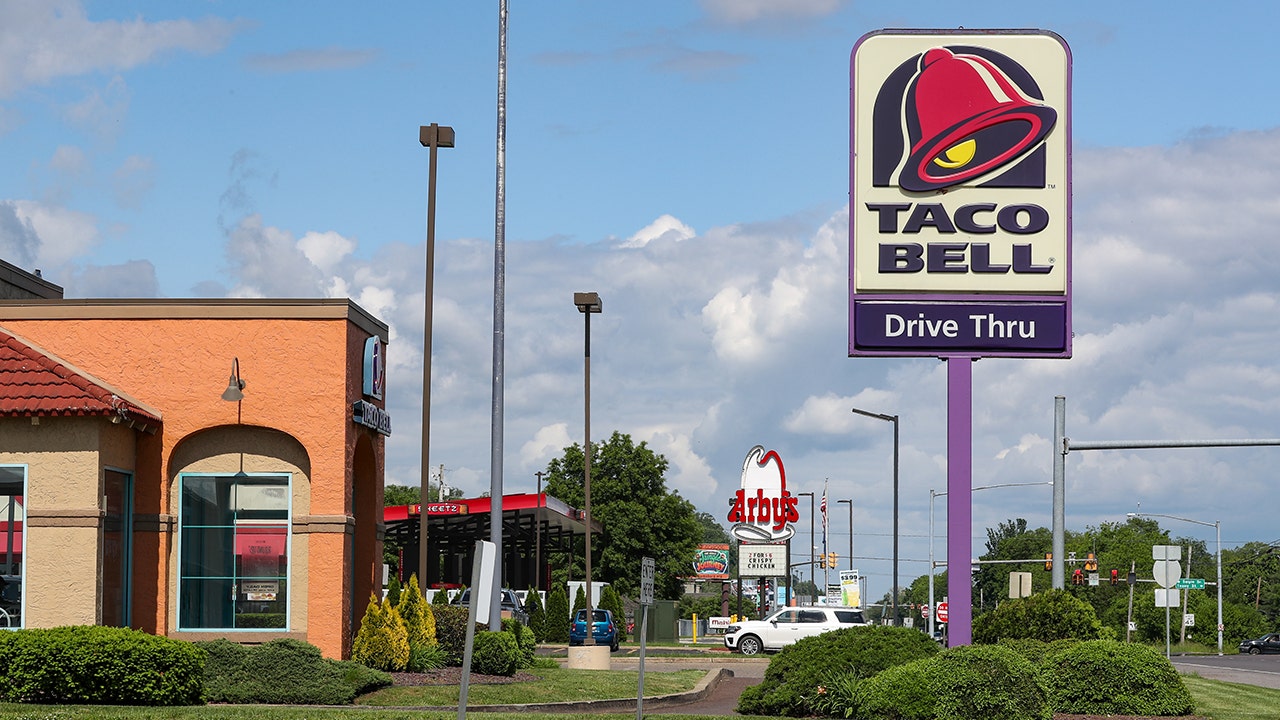 McDonald's E. coli வெடிப்பு, டகோ பெல், பிஸ்ஸா ஹட், எச்சரிக்கையுடன் வெங்காயத்தை இழுக்க வழிவகுக்கிறது