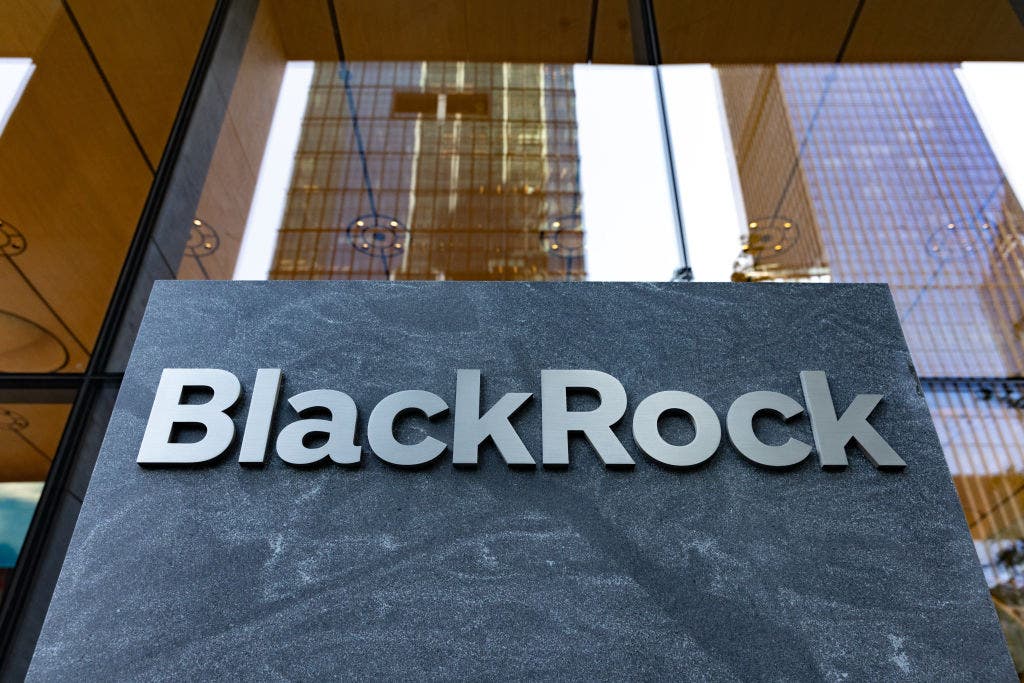 நிறுவனம் ஏன் அதை நசுக்குகிறது என்பது பற்றி BlackRock CEO லாரி ஃபிங்க்