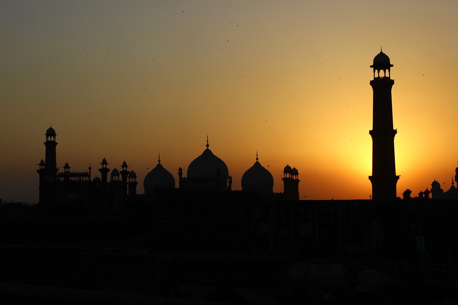 Air monitor records pollution level in Lahore 40 times above WHO limit