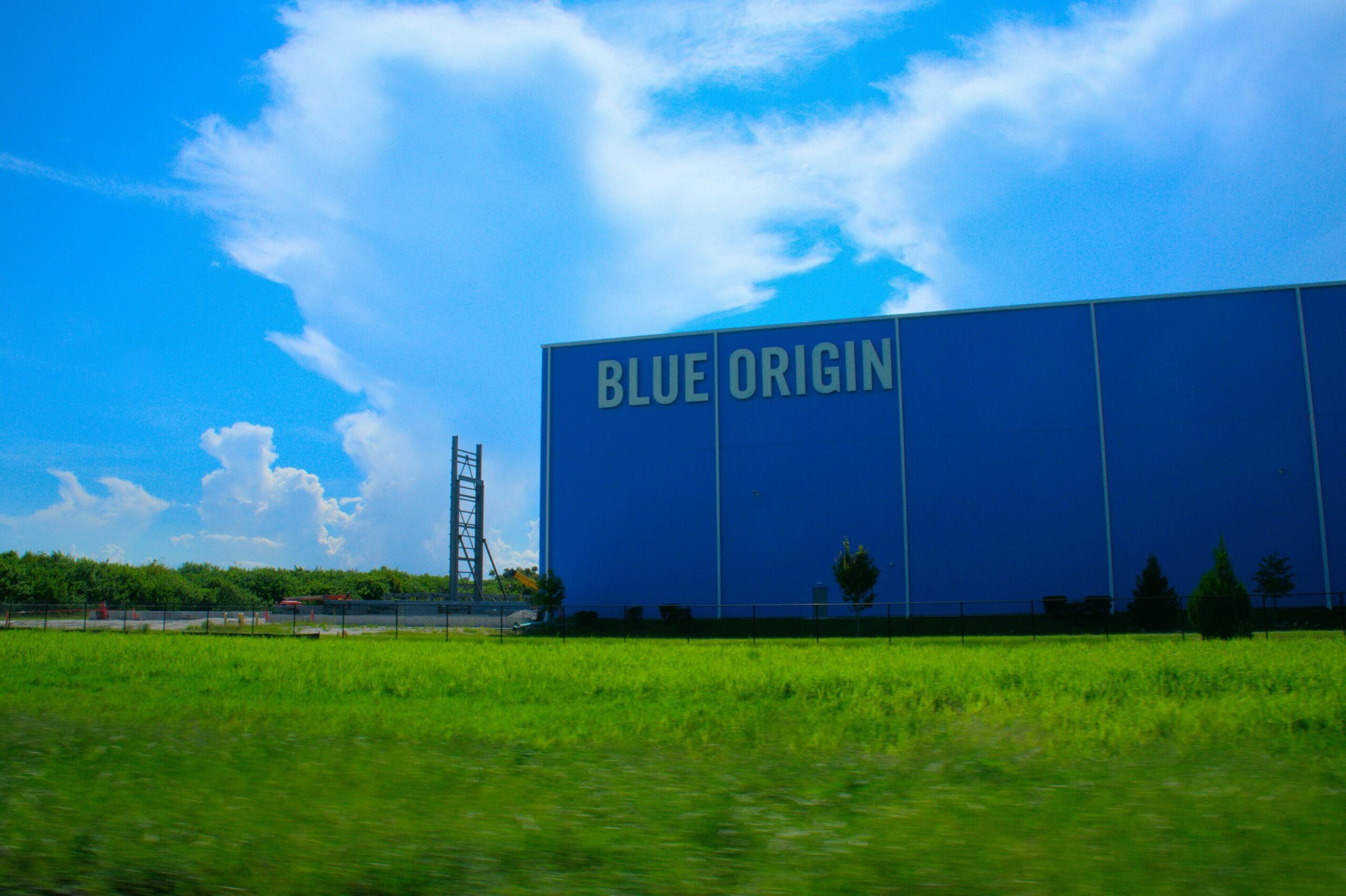 Blue Origin hauls massive New Glenn 1st stage to launch site with hot fire up next