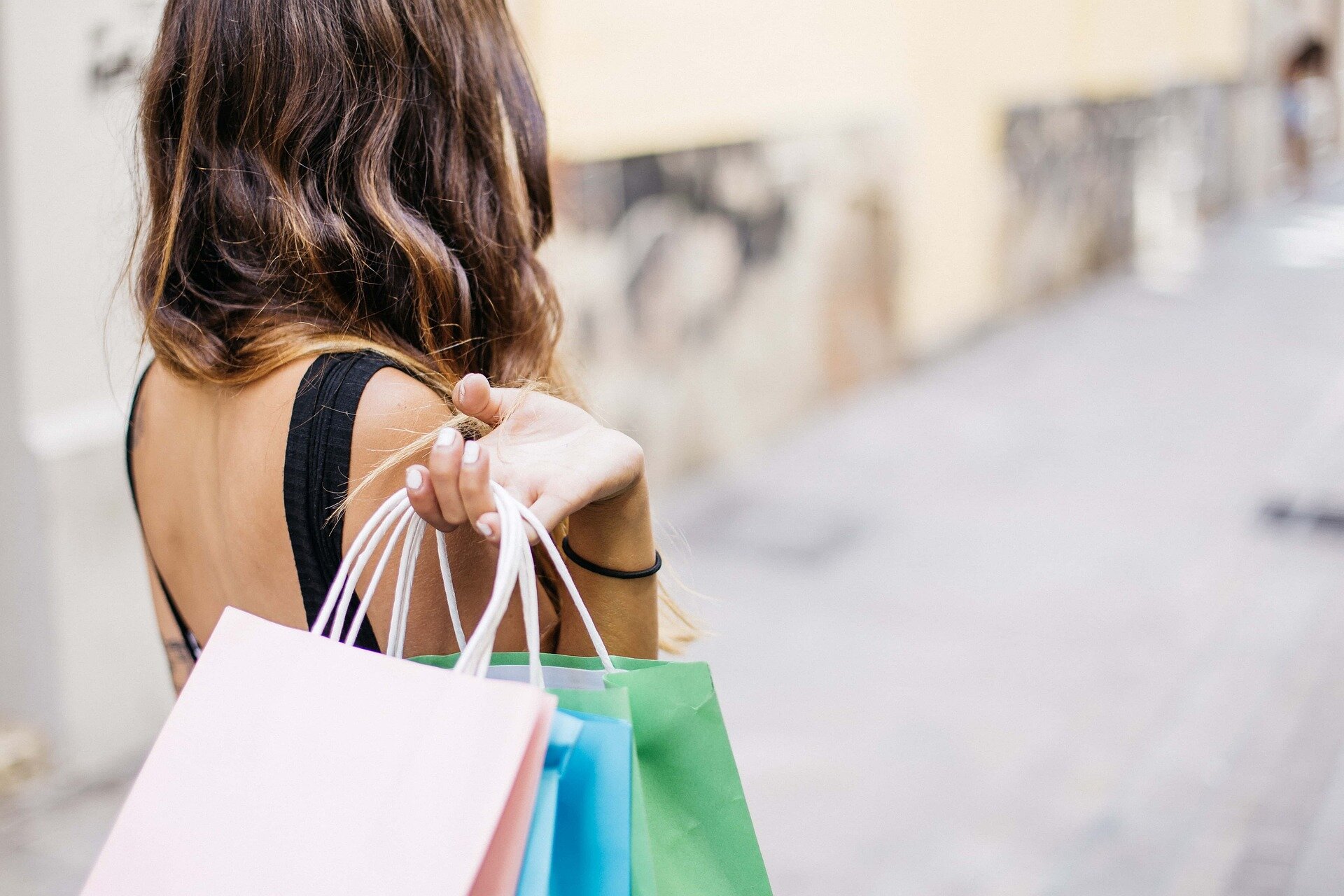 Conspicuous consumption may have evolutionary roots, researchers suggest