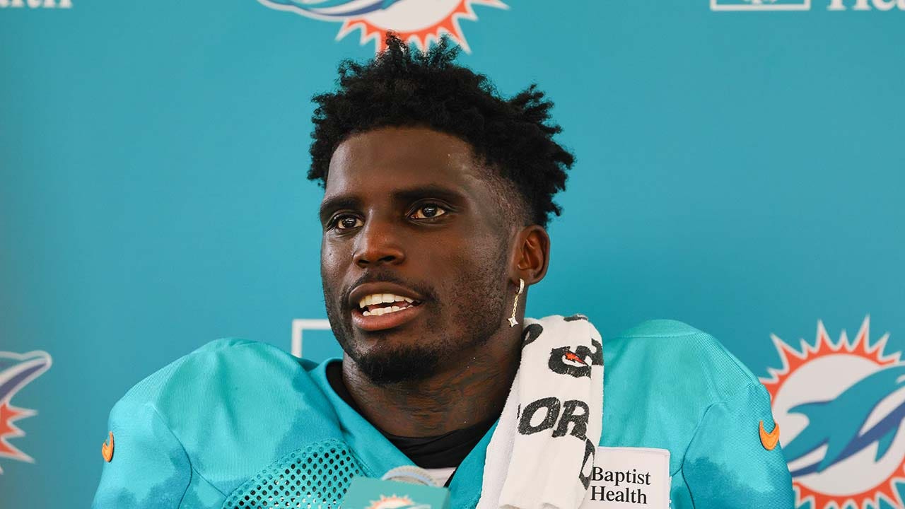 Dolphins’ Tyreek Hill floats latest theory about arrest near NFL stadium amid battle with wrist injury