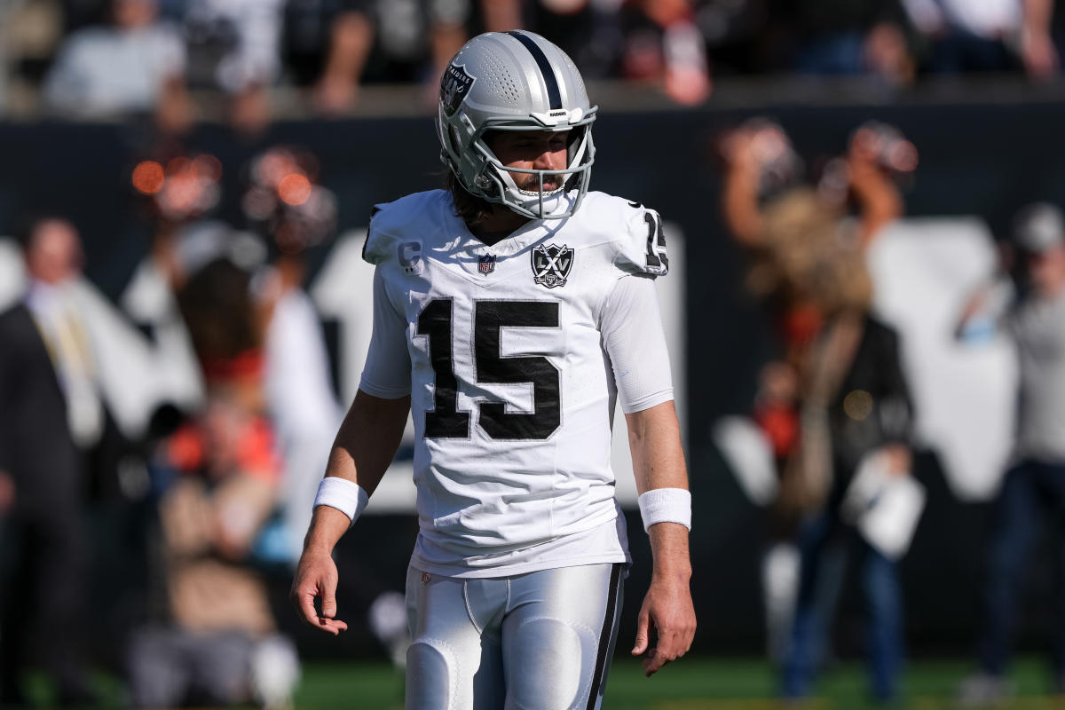 Raiders QB Gardner Minshew to start vs. Dolphins despite his struggles, team’s 2-7 start